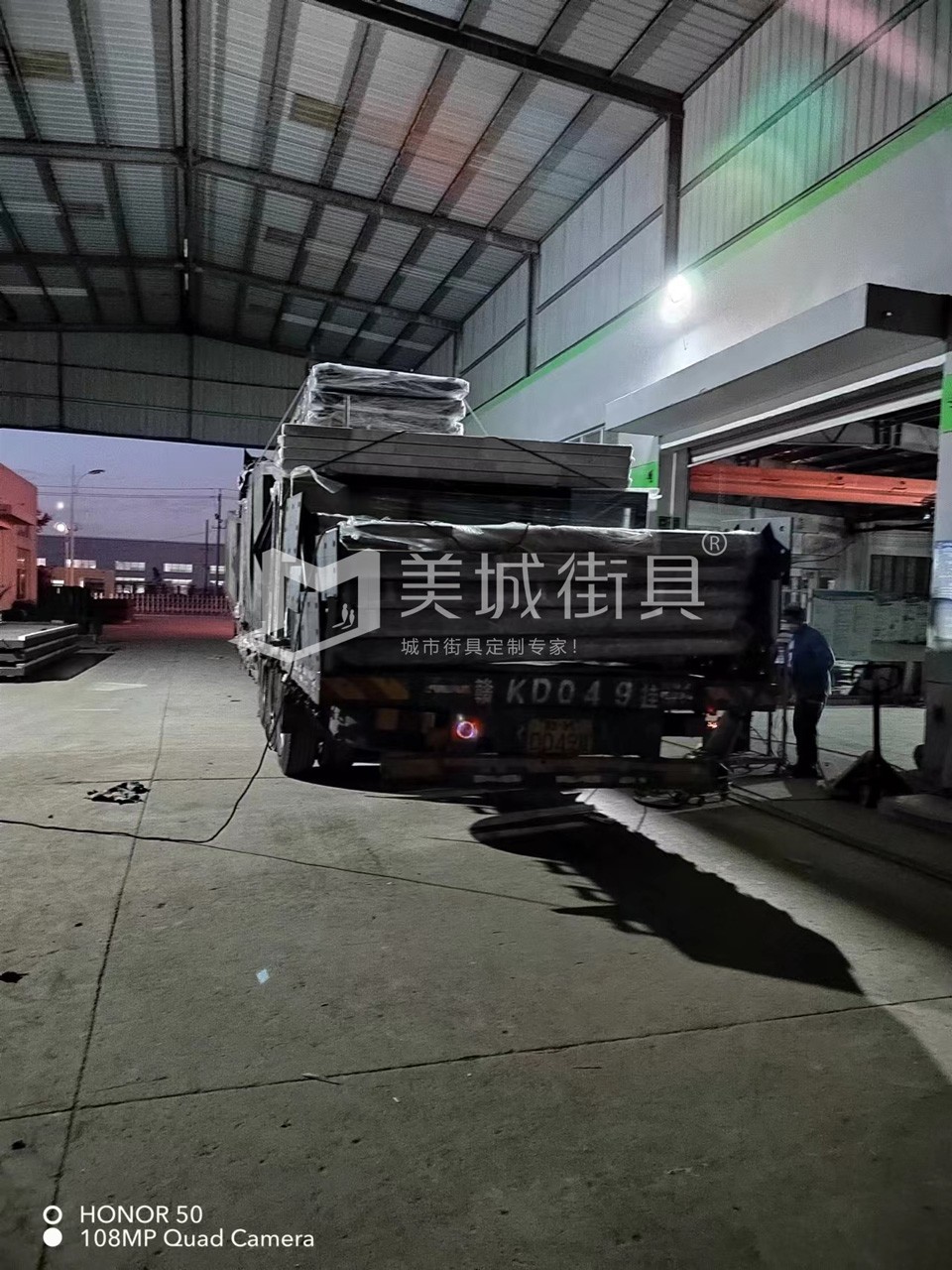 2022.10.18美城街具供應臺州第三、四車候車亭發(fā)貨記錄